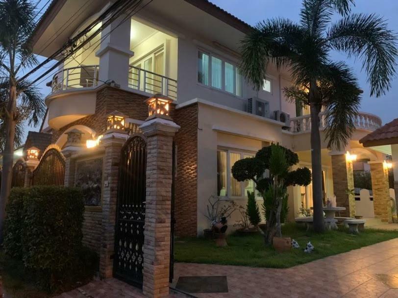 Yoch Pool Villa Pattaya Exteriör bild